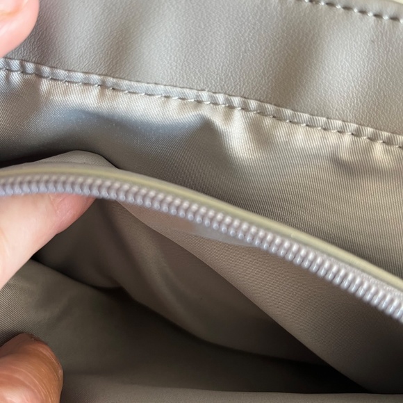 Leather bag with handle and crossbody strap - Picture 11 of 17